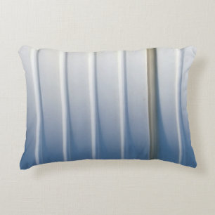 Bruine houten deur van glas accent kussen