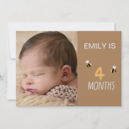 Bruine kaart 2 maanden oude schattige bijen met fo