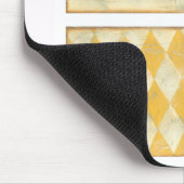 Bruine kat en gele vogel van Chariklia Zarris Muismat (Hoek)