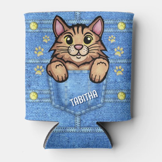 Bruine kat in Faux Denim Pocket met aangepaste naa Blikjeskoeler (Voorkant)