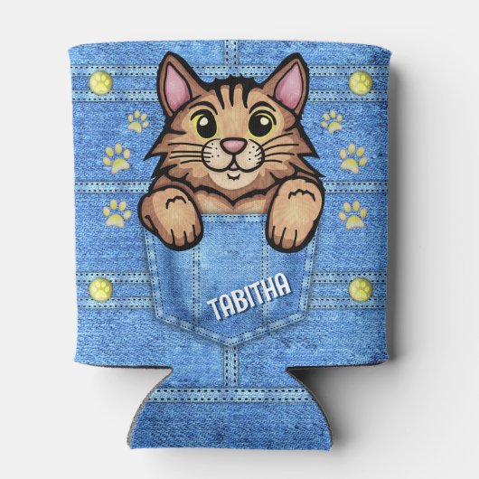 Bruine kat in Faux Denim Pocket met aangepaste naa Blikjeskoeler (Achterkant)