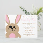 Bruine konijn Paasjacht Uitnodigingen tot bijtaart (Staand voorkant)