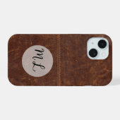 Bruine leren telefoonhoes met centrale stiksels iPhone 15 case (Achterkant horizontaal)