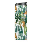 Bruine luipaard in tropische spoelbladeren van oer thermosbeker (Gedraaid links)