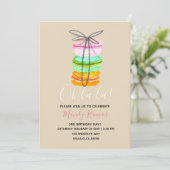 Bruine macaron op feestdag kaart (Staand voorkant)