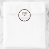 Bruine Minimaal Gebakken Met Liefde Schelp Sticker (Tas)