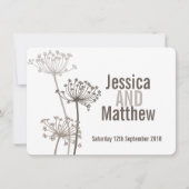 Bruine moderne bloemen chervil bruiloft uitnodigin kaart (Voorkant)