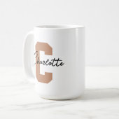 Bruine mok met eerste letter van de naam, Verjaard (Voorkant links)