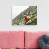 Bruine os op berg canvas afdruk (Insitu (Woonkamer))