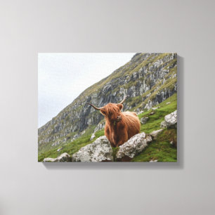 Bruine os op berg canvas afdruk