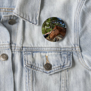 Bruine paarden zijn een soort boodschap. ronde button 5,7 cm