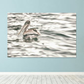 Bruine pelikaan in het water canvas afdruk (Insitu (Houten vloer))