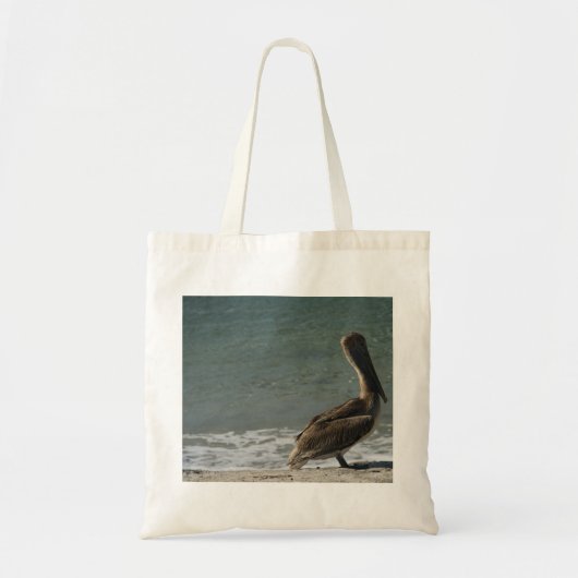 Bruine Pelikaan op het strand Foto Tote Bag (Voorkant)