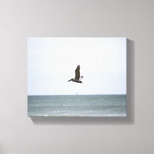 Bruine Pelikaan Vliegen Over de Oceaan Kleur 8x10 Canvas Afdruk (Voorkant)