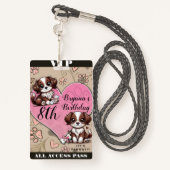 Bruine Puppy Hond Roze Poot & Hart Verjaardag VIP  Badge (Achterkant met draagriem)