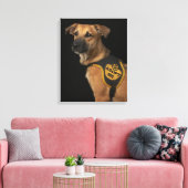 Bruine reddingshond met adoptievasje canvas afdruk (Insitu (Woonkamer))