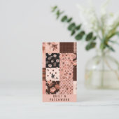 Bruine Roze Quilt Patchwork Handgemaakte Kleding Visitekaartje (Staand voorkant)