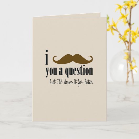 Bruine Snor Hou Je Een Vraag Humor Vaderdag Kaart (Gele Bloem)