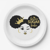 Bruine suikerbaby in zwart en goud papieren bordje (Voorkant)