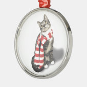 Bruine tablet in een rode en witte sjaal metalen ornament (Links)