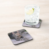 Bruine tablet in openlucht bier onderzetter (Rechterzijde)