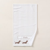 Bruine Teckels op Beige Strepen Custom Name Handdoek (Handdoek)
