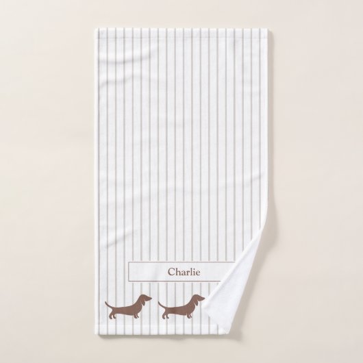 Bruine Teckels op Beige Strepen Custom Name Handdoek (Handdoek)