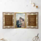 Bruine Tegels Patroon Faux Gouden Folie Foto Bruil Drieluik Uitnodiging (Binnen)