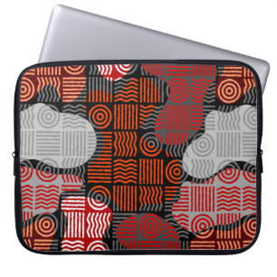 Bruine tribale geometrische achtergrond in blokpat laptop sleeve