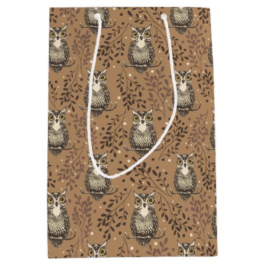 Bruine Uil Geïllustreerd Bospatroon Medium Cadeauzakje (Voorkant)