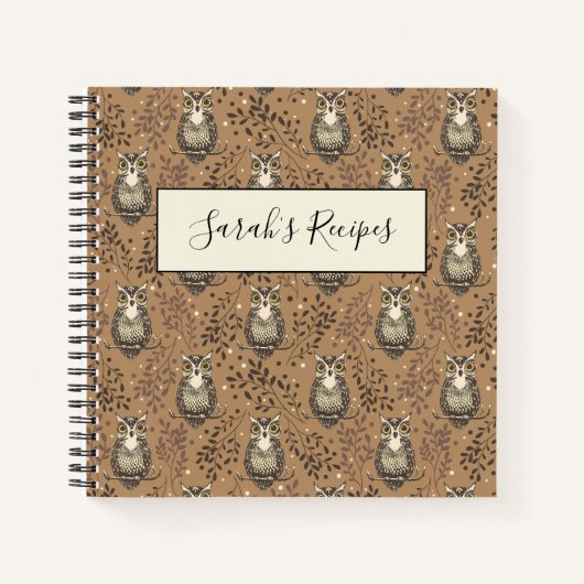 Bruine Uil Geïllustreerd Bospatroon Notitieboek (Voorkant)