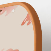 Bruine vleermuizen op roze pickleball paddle (Links Detail)