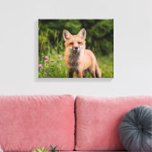 Bruine vos op groen gras canvas afdruk (Insitu (Woonkamer))