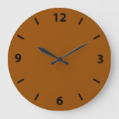 Bruine wandklok met zwarte cijfers (Voorkant)