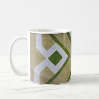 Bruine, witte en groene, close-up fotograp van tex koffiemok