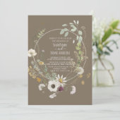Bruine Zachte kleur Wilde bloemen INVITATIE Kaart (Staand voorkant)