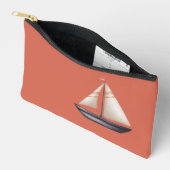 Bruine Zeilboot en Naam op Rood Etui (Open)
