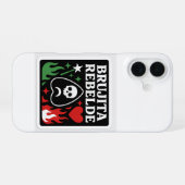Brujita Rebelde Telefoonzaak – Witchy Latina Pride iPhone 16 Hoesje (Achterkant horizontaal)
