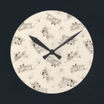 Brullende Art Deco Bi-planes - geschetst patroon. Ronde Klok<br><div class="desc">Leuk gegooid luchtvaartpatroon van handgetekende contouren van tweevlakken van vintage 1920,  op een achtergrond van massief crème. Dit is een transparant patroon. U kunt de achtergrondkleur en de grootte en positie van het patroon wijzigen. Dit ontwerp komt overeen met het Art Deco Bi-planes collectie.</div>