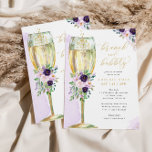 Brunch & Bubble Paars Gold Vrijgezellenfeest Kaart<br><div class="desc">Dit  ontwerp is voorzien van een florale bouquet in tinten van paars en een waterverf champagneglas. Vul uw gegevens in op de sjabloon. Gebruik de functie "Aanpassen" om de lettertypen of lay-out te wijzigen.</div>