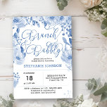 Brunch & Bubbly Stoffig Blauw Bloemen Vrijgezellen Kaart<br><div class="desc">Floral Dusty Blue Brunch & Bubbly Bridal Shower Uitnodiging. Dit vrouwelijke waterverf ontwerp heeft bloemen en gebladerte in blauwtinten met een paar blauwe verfspatten. Het beschikt over elegante handbelettering en typografie in zwart en blauw. "Vrijgezellenfeest" is met de hand geschreven in swirly kalligrafie en de sjabloon is ingesteld voor u...</div>