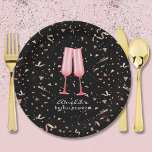 Brunch en Bubbly Vrijgezellenfeest Zwart Papieren Bordje<br><div class="desc">Twee roze glazen fluiten op een zwarte achtergrond met roze en gouden confetti,  deze papieren borden zijn ideaal voor een vrijgezellenfeesten brunch en bubbelig thema. Overeenkomende items in ons collectie.</div>
