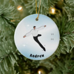 Brunette Boy Figuur Ice Skating Kind Naam & Jaar Keramisch Ornament<br><div class="desc">Decorteer je kerstboom met dit coole ornament met schaatsen. Voeg eenvoudig de gewenste naam en het gewenste jaar toe door op de optie "Deze sjabloon personaliseren" te klikken.</div>