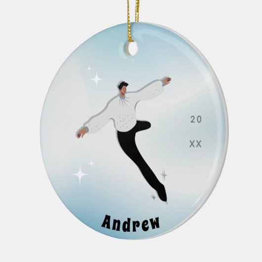 Brunette Boy Figuur Ice Skating Kind Naam & Jaar Keramisch Ornament (Links)