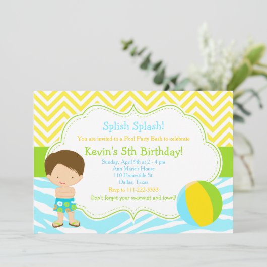 Brunette Boy Pool Party Bash Kaart (Staand voorkant)