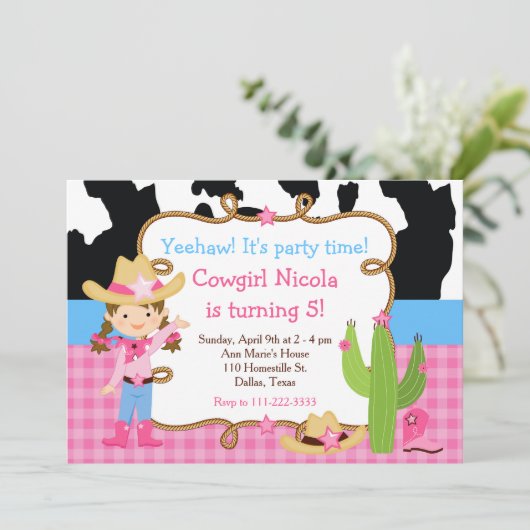 Brunette Cowgirl Westerne Birthday Party Kaart (Staand voorkant)