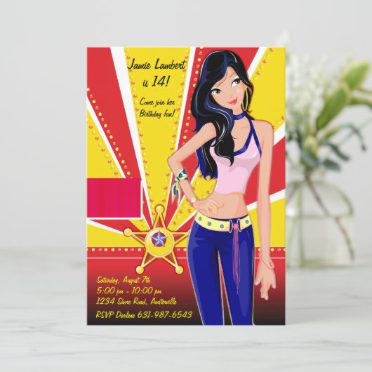 Brunette Cutie Invitation Kaart (Staand voorkant)