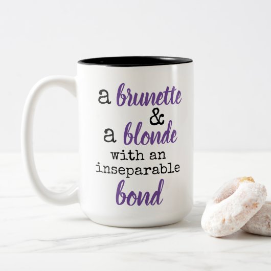 brunette en blonde onafscheidbare band tweekleurige koffiemok (Met donut)