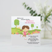 Brunette Girl Skating Birthday Party Invitation Kaart (Staand voorkant)