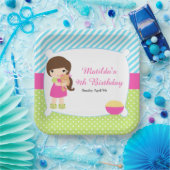 Brunette Girl Slumber Party Papieren Bordje (Feest)